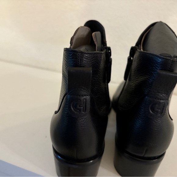 NIB Cole Haan Woman’s Vayda Bootie Black Leather SZ 8.5 - Picture 3 of 4